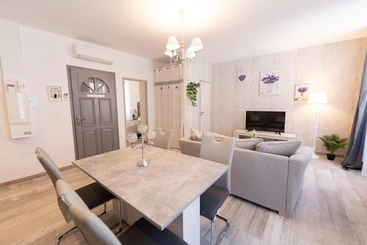 Charme Et Caractere Au Centre Classe 3 Etoiles Riez Apartment