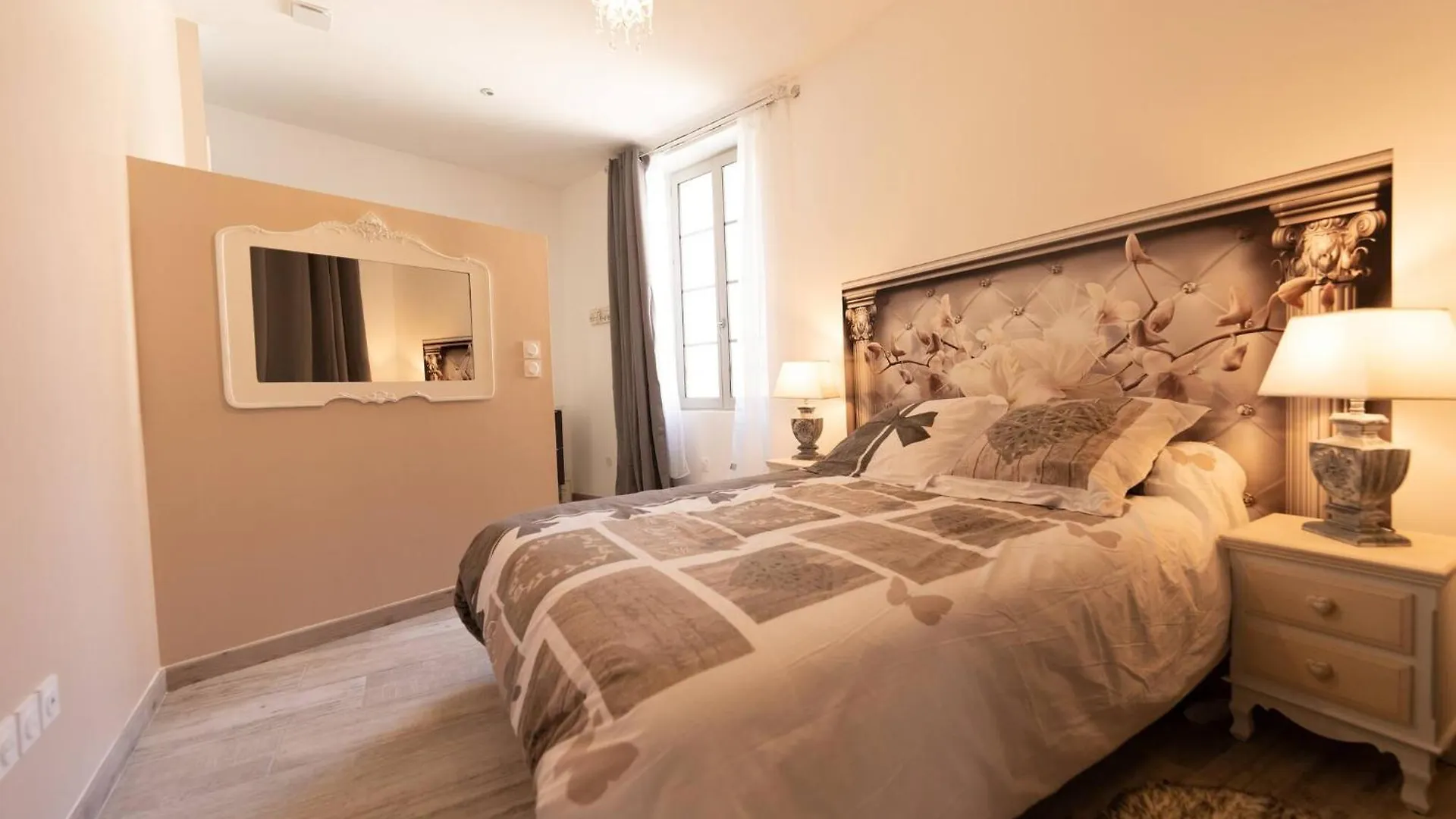 Charme Et Caractere Au Centre Classe 3 Etoiles Riez 0*,  France